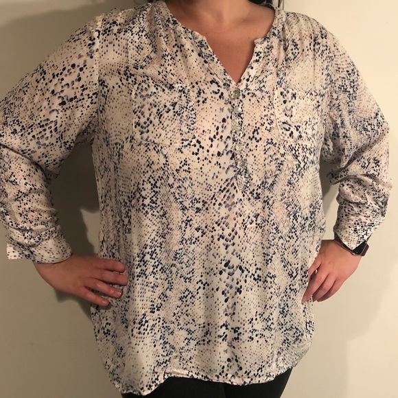 NWOT Dress Barn Printed 3/4 Sleeve Blouse - Picture 2 of 7